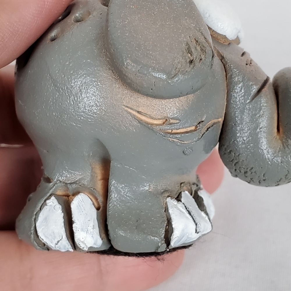VTG signed Chubby hand molded tiny silly Elephant figurine - Picture 10 of 11